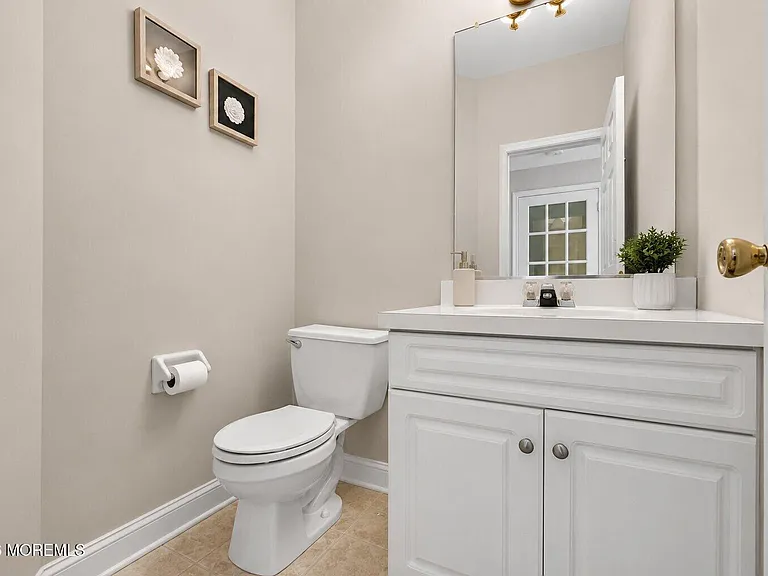 14 Heathrow Ct — Photo 38