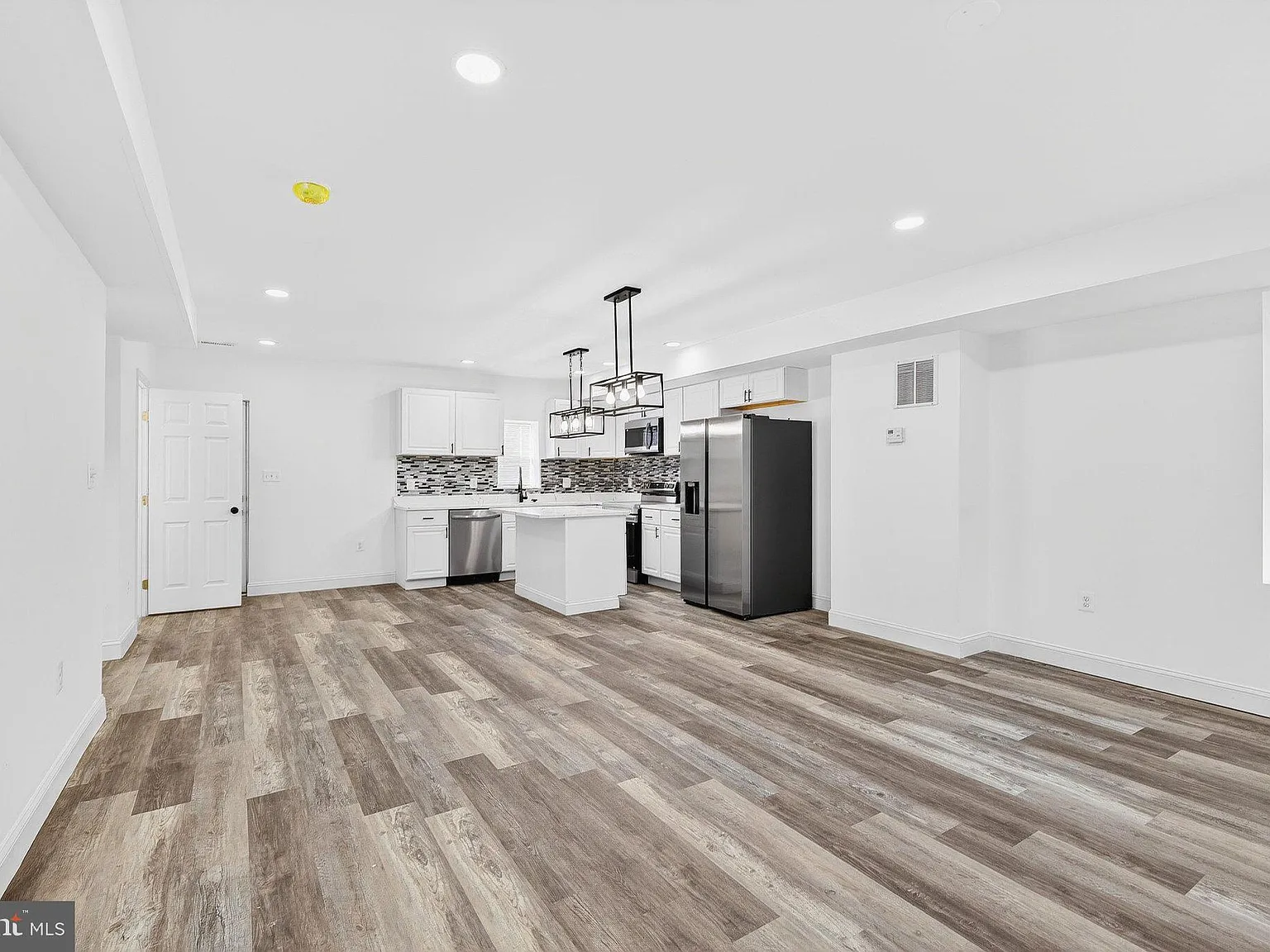 4 bed, 3.5 bath, 1720 sqft, $2,900 — Photo 1