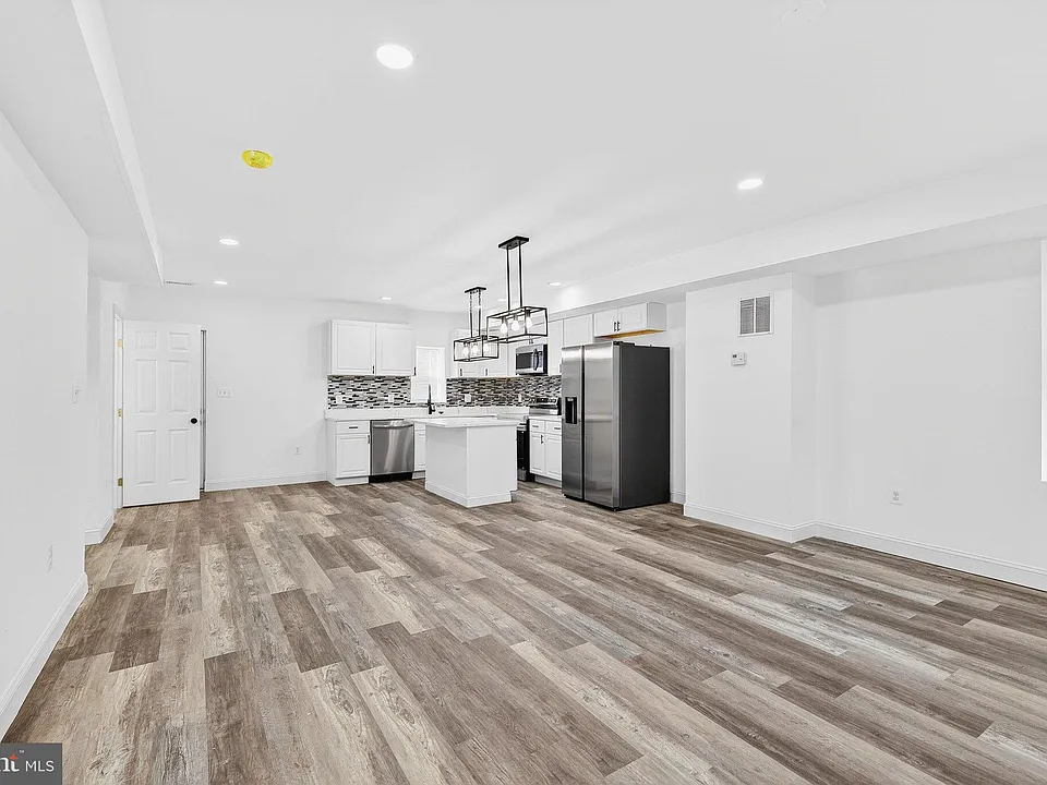 2500 W Franklin St