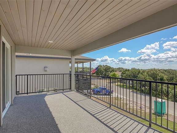 5th image of 304 Buckhorn Dr