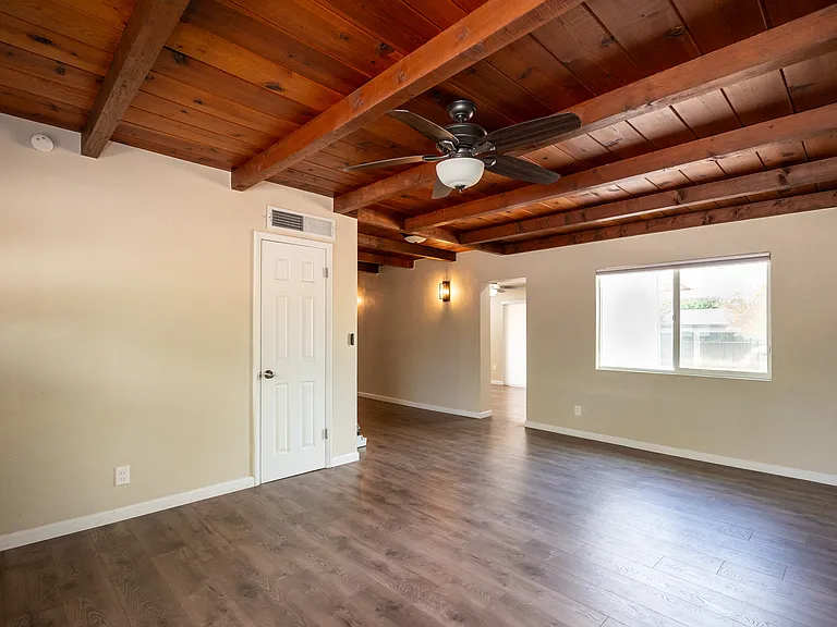 2217 E Silver St — Photo 5