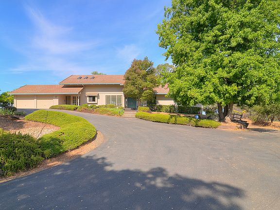 3rd image of 1333 Lakehills Dr