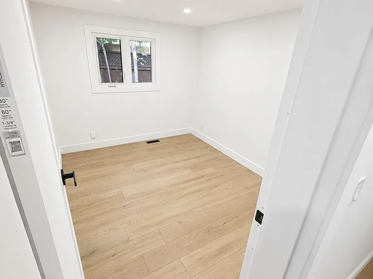428 Hatfield Cres #A — Photo 7