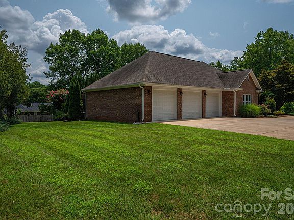 3rd image of 5023 Samuel Pinckney Dr