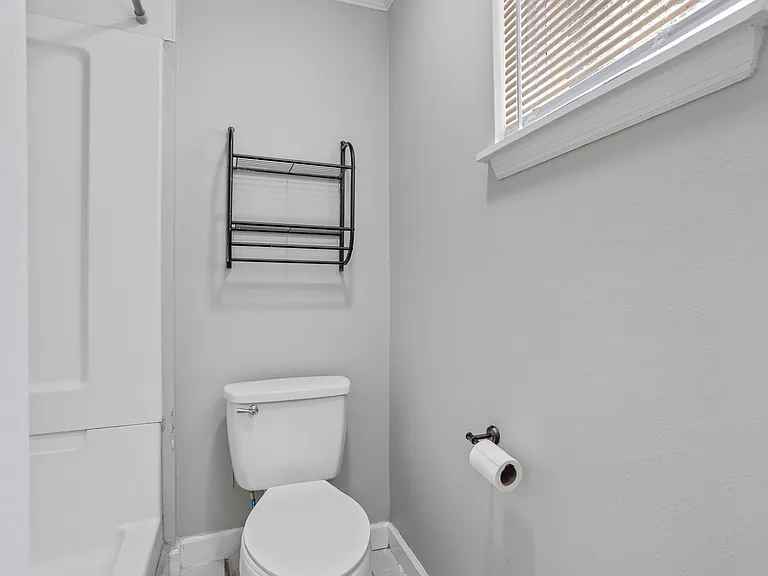 1918 Orchid St — Photo 16