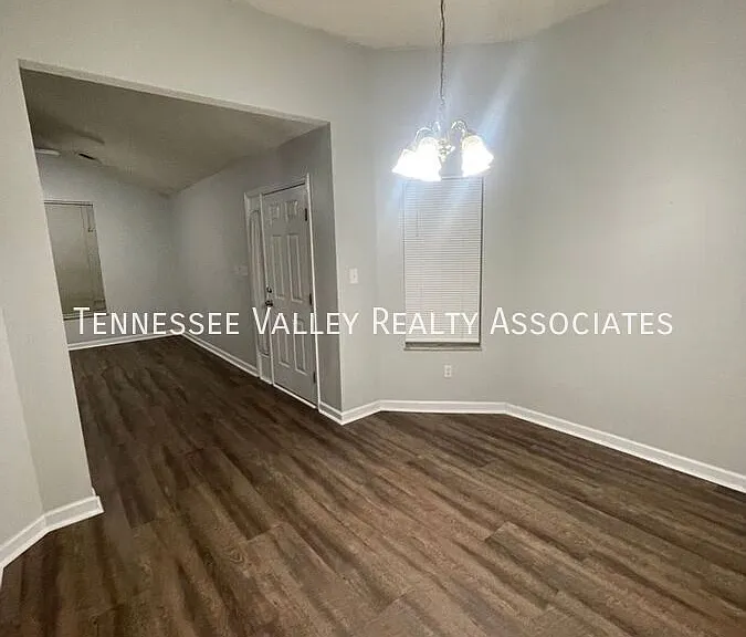 1513 Spelling Way — Photo 3