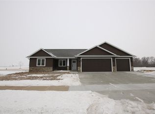 827 Pine Rdg, Brownsville, WI 53006