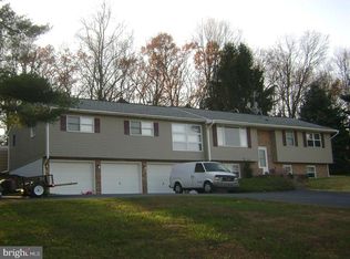 25 Donrene Rd, Mount Wolf, PA 17347