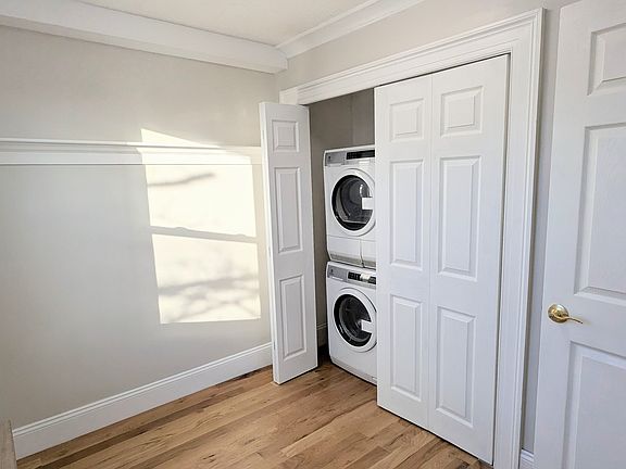 Additional spare room photo with large closet featuring the washer & dryer.