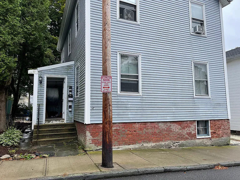 37 Young St #3 — Photo 17