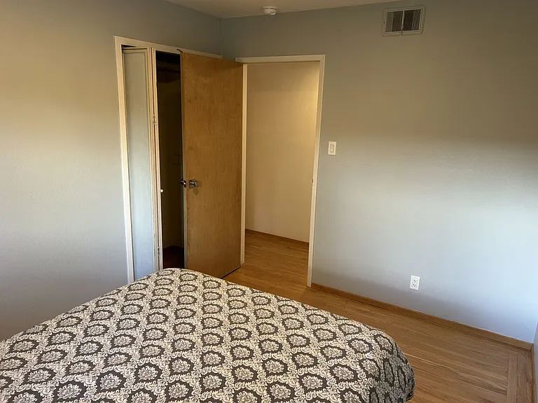 1419 Cambridge St — Photo 14