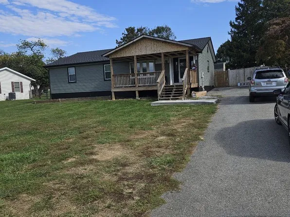 1309 Tuscawilla Dr, Charles Town, WV 25414