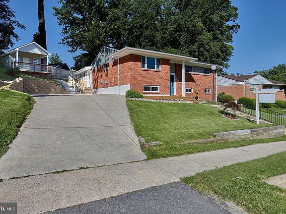 3rd image of 1007 Venice Dr