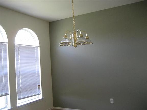 3rd image of 2222 Thoroughbred Dr