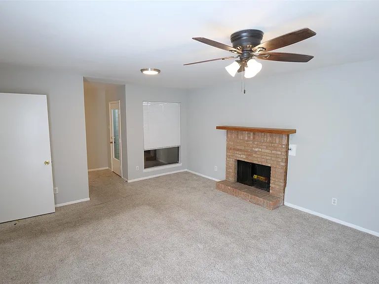 9526 Val Verde St — Photo 28