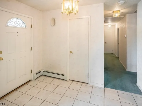 16 Feldstone Pl, West Caldwell Twp., NJ 07006
