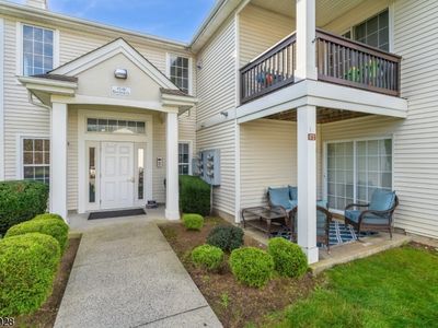 678 Honeybrook Cir, Stewartsville, NJ, 08886