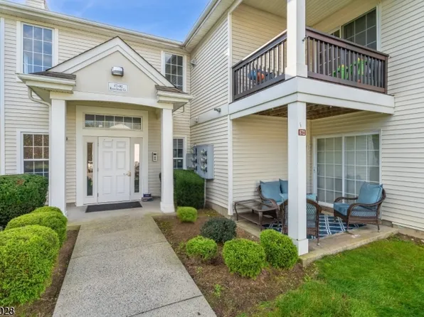 678 Honeybrook Cir, Lopatcong Twp., NJ 08886