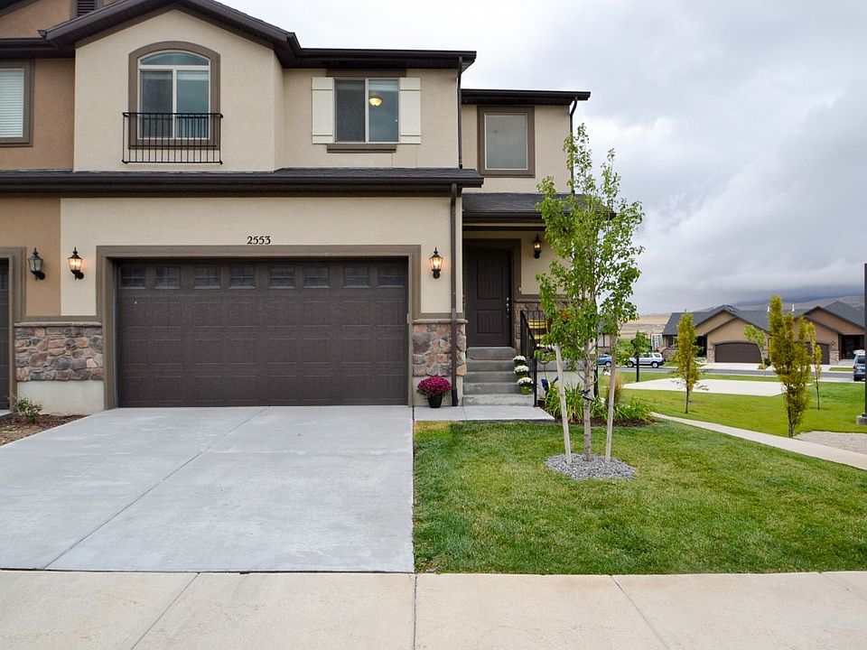 1st image of 2553 N Cypress Way