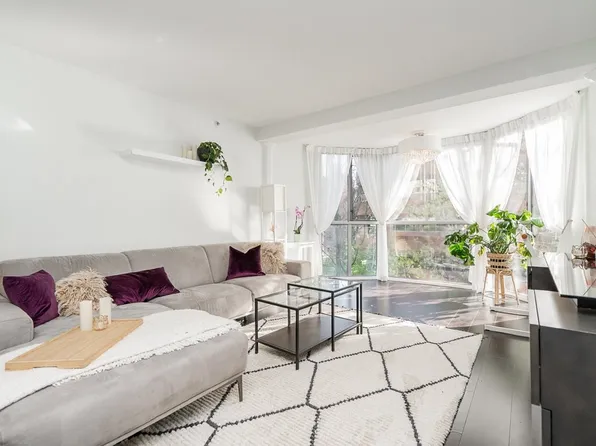 811 Helmcken St #403, Vancouver, BC V6Z 1B1
