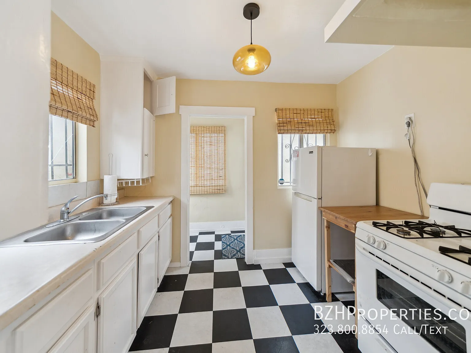 Standalone-Style 1 Bedroom Bungalow in the Heart of Highland Park — Photo 3