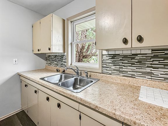 4th image of 1204 9th Ave S #1