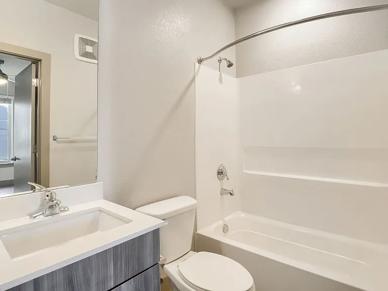 4923 King St — Photo 21