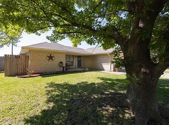 3rd image of 1103 Savannah Dr