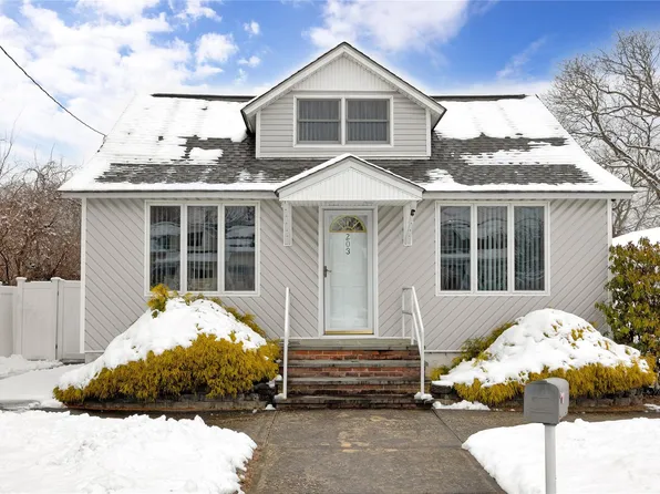 203 Wilson Boulevard, Islip, NY 11751