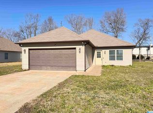 87 Carriage House Rd SW, Bessemer, AL 35022