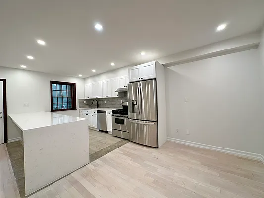 Rented by Compass | media 18