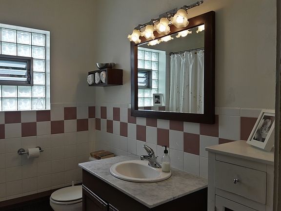 5th image of 1528 N Lotus Ave