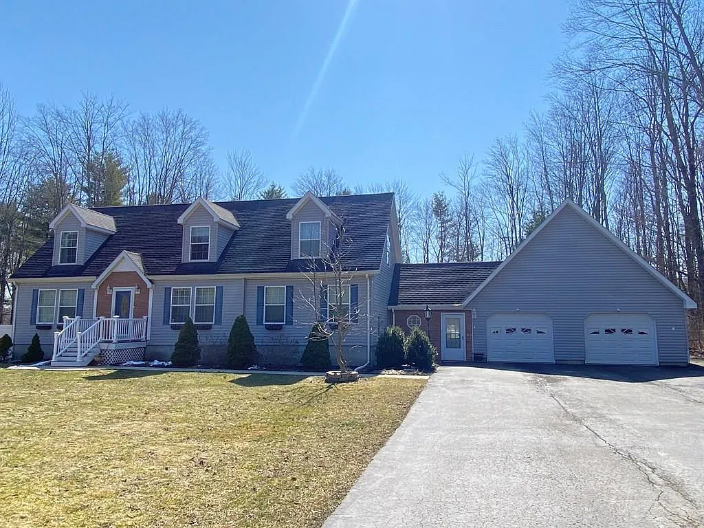 1932 Woods Edge Dr photo 1