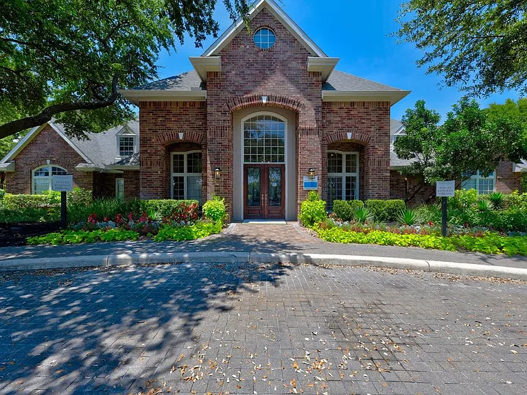Whispering Creek Villas Apartment Homes — Photo 21