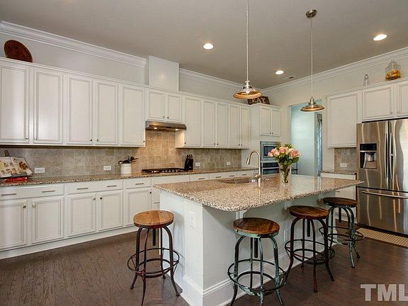 5th image of 201 Blue Granite Dr
