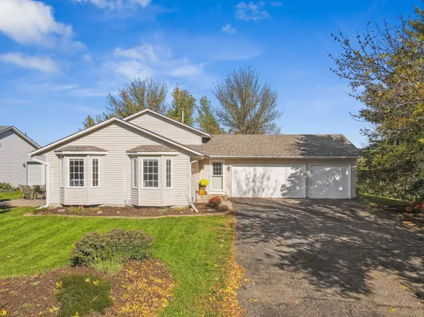 982 Lacy Ct, Belle Plaine, MN 56011