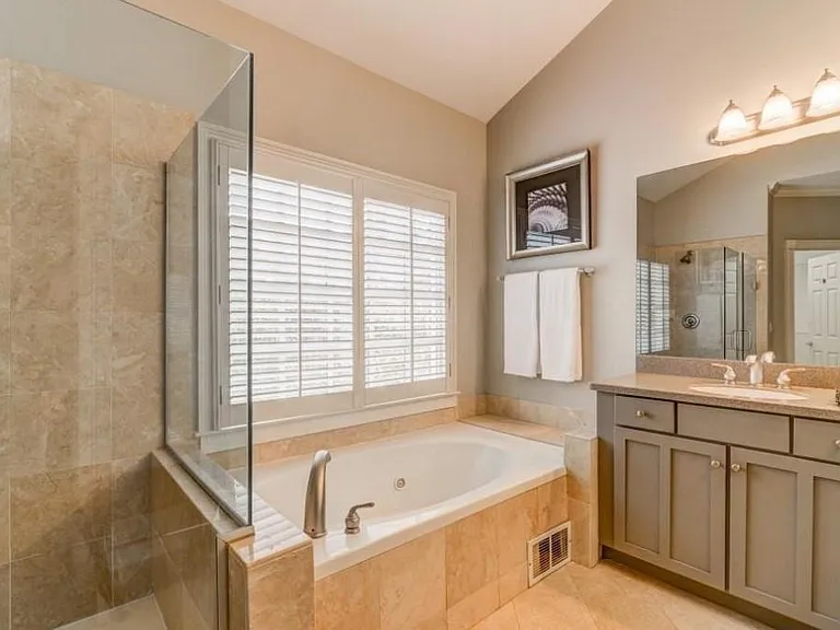 704 Longleaf Dr NE — Photo 21