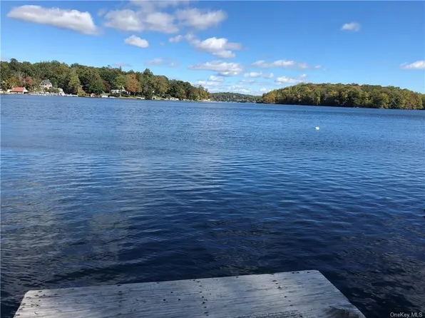 707 S Lake Blvd, Mahopac, NY 10541