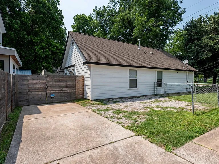 2115 Garden St — Photo 21