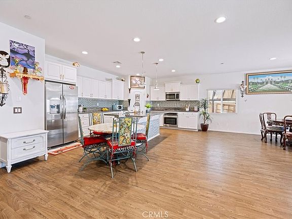 3rd image of 26947 Mountaingate St
