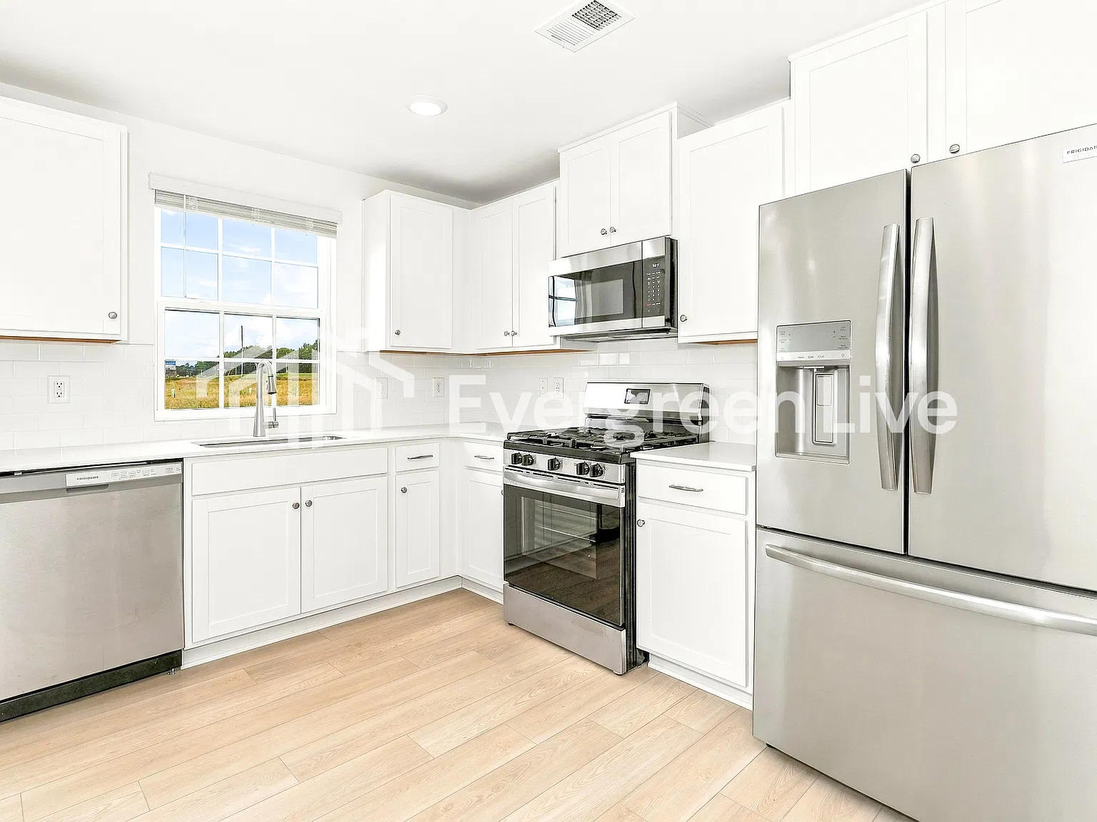3 bed, 2.5 bath, 1346 sqft, $1,750 — Photo 3
