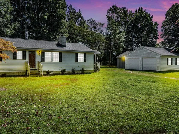 211 Porpoise Cove Ln, Deltaville, VA 23043