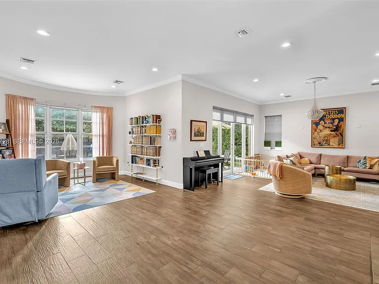 3545 Forest View Cir — Photo 34