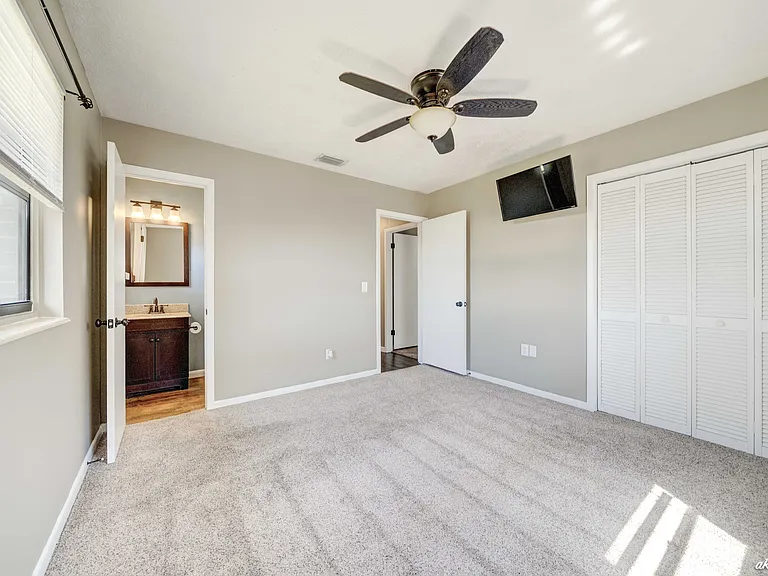 114 S Kimbrel Ave — Photo 12