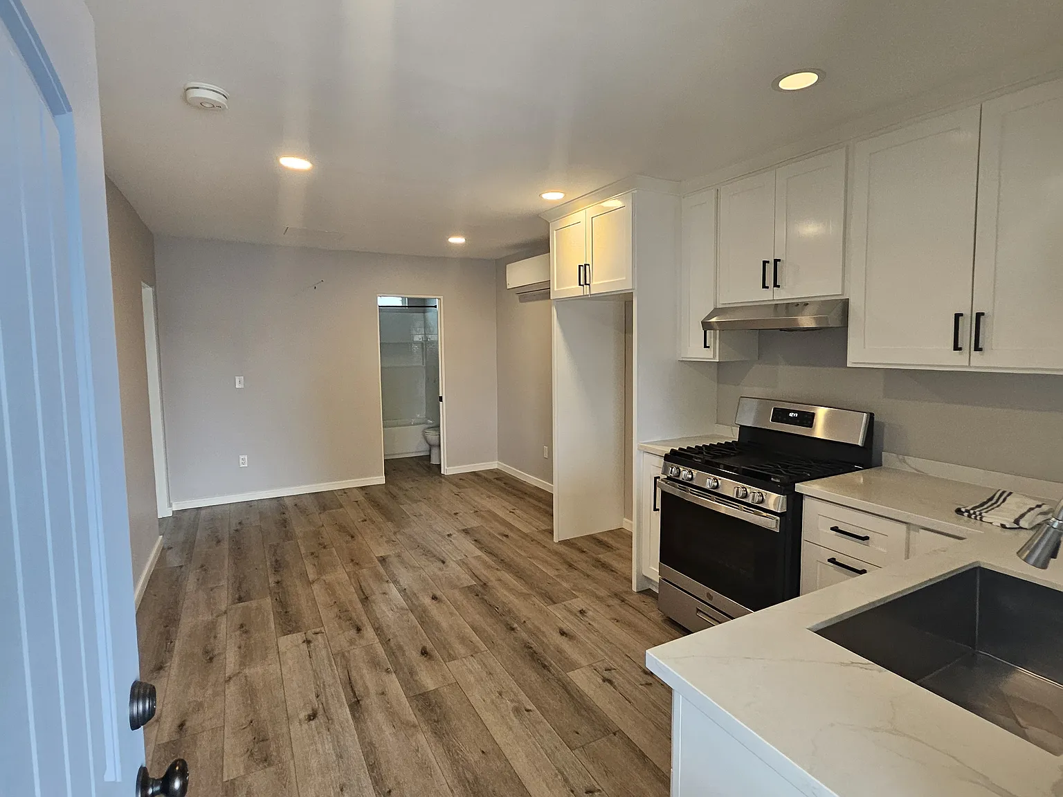 2 bed, 1000 sqft, $2,600 — Photo 1