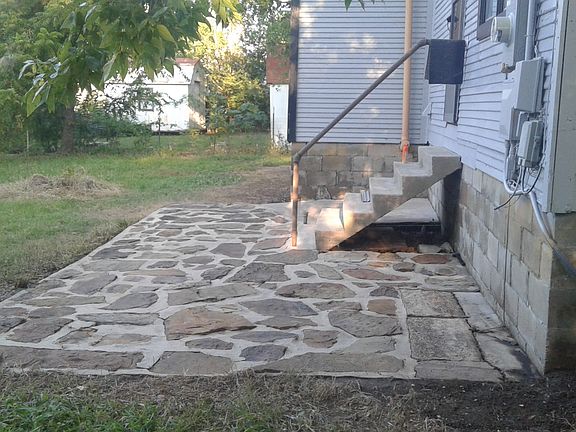 5th image of 417 E Comanche Ave
