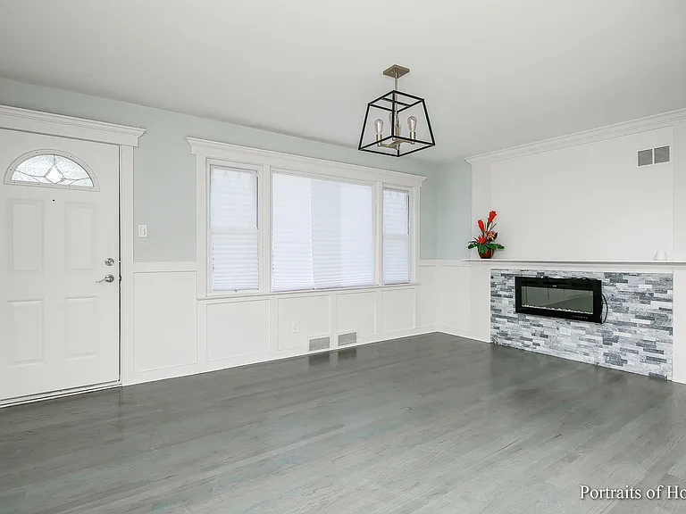 7307 W 111th St — Photo 5