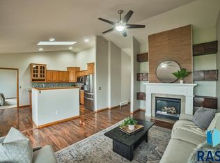 1651 N Cactus Dr, Sioux Falls, SD 57110
