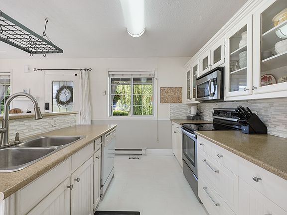 4th image of 987 Garland St