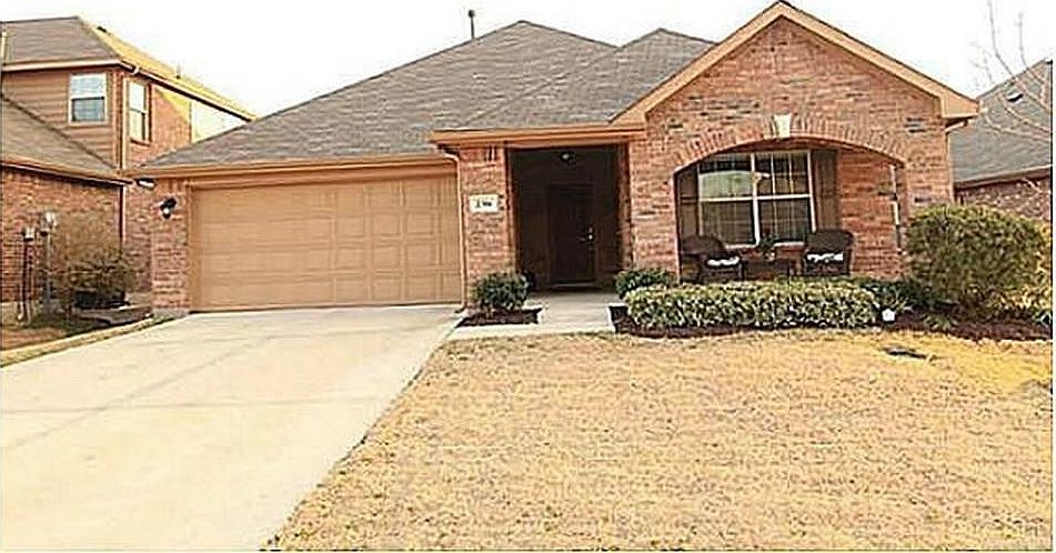 1st image of 2316 Castle Creek Dr